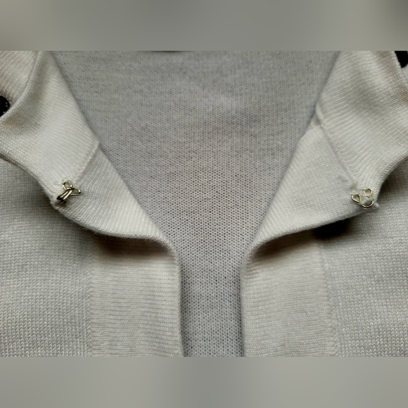 Ronni Nicole White Cardigan with Black Accents - Picture 6 of 12